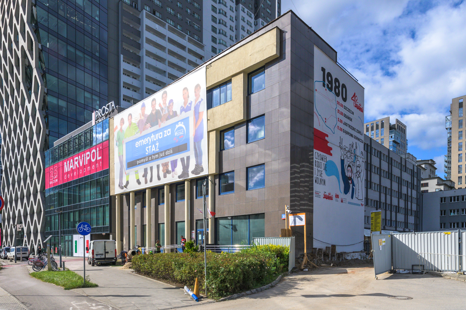 Zdjęcie architektury budynku Biurowiec firmy Pol-Mot